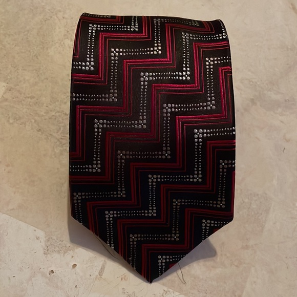 Van Heusen Tie, Multi-colors: Silver, Black & Red - Picture 4 of 6